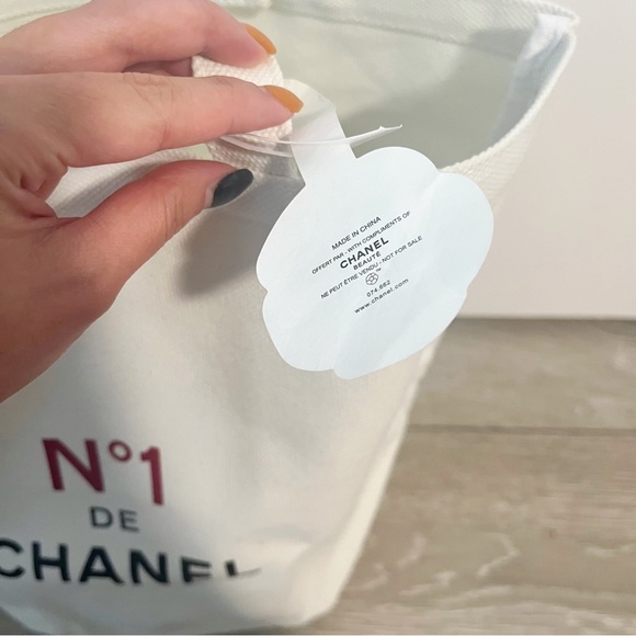 Chanel Beauty Tote Bag - Picture 6 of 11